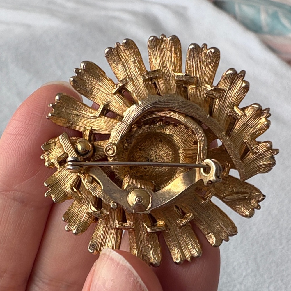 Vintage Coro Gold Floral Brooch - Picture 3 of 8
